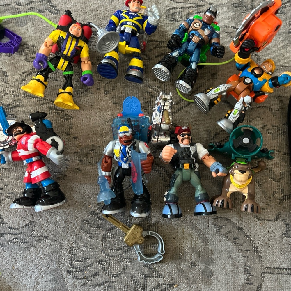 Vintage Fisher Price adventure heroes(8) with attachment
